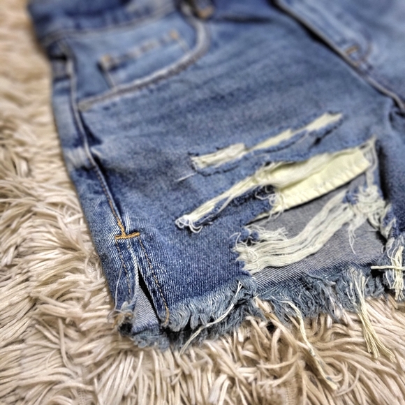 NWT BlankNYC Vintage high rise short, The Barrow, distressed denim short Sz 25 - Picture 3 of 6